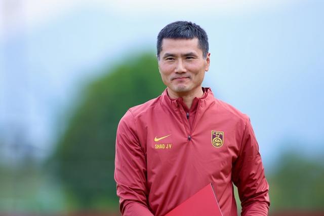 华体会娱乐平台-新帅邵佳一率队出征FIFA系列赛 国足迎关键热身考验