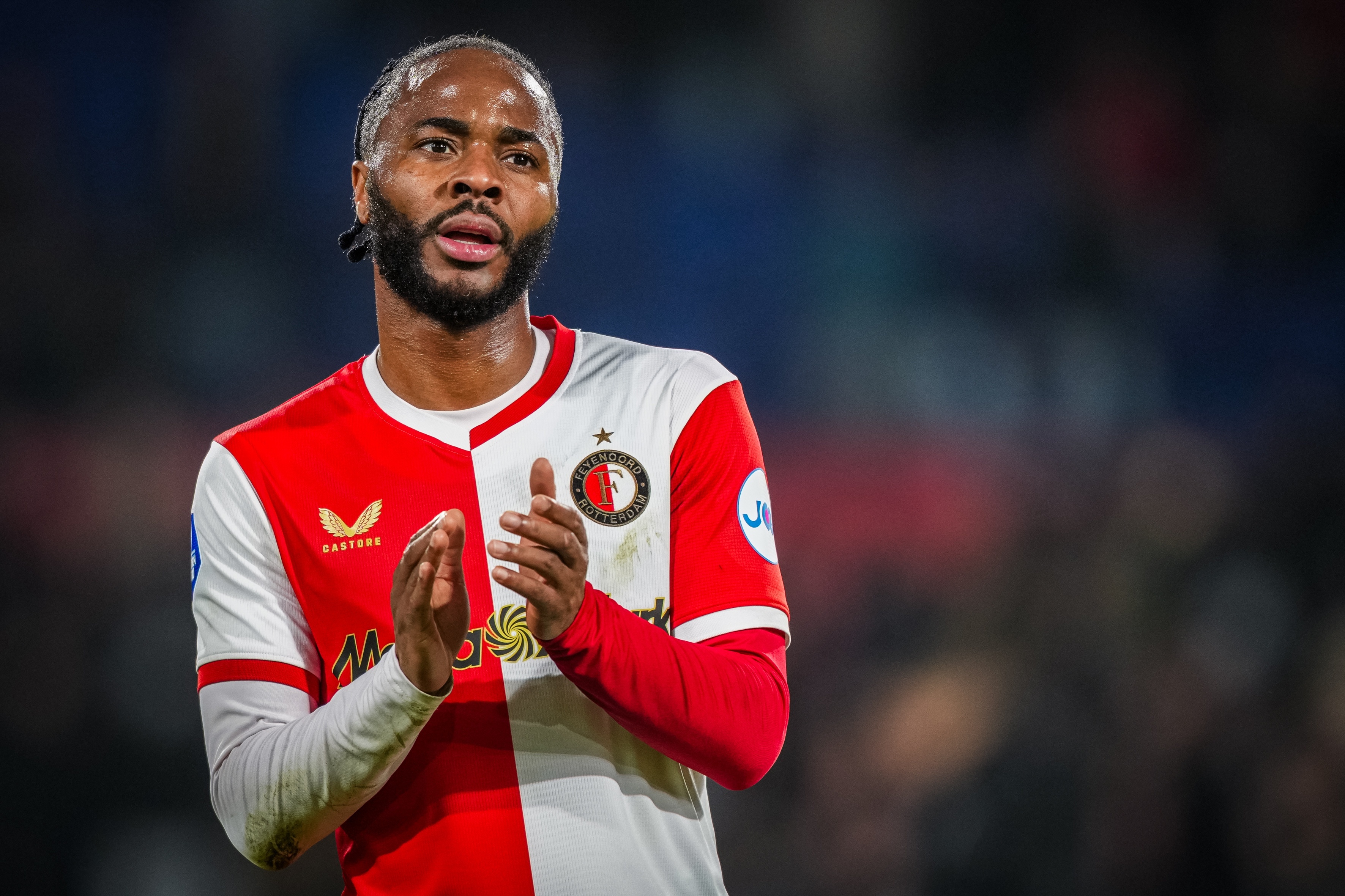 华体会网站-记者提问斯特林时笑了,斯特林回怼:你不该笑,我在努力找回状态