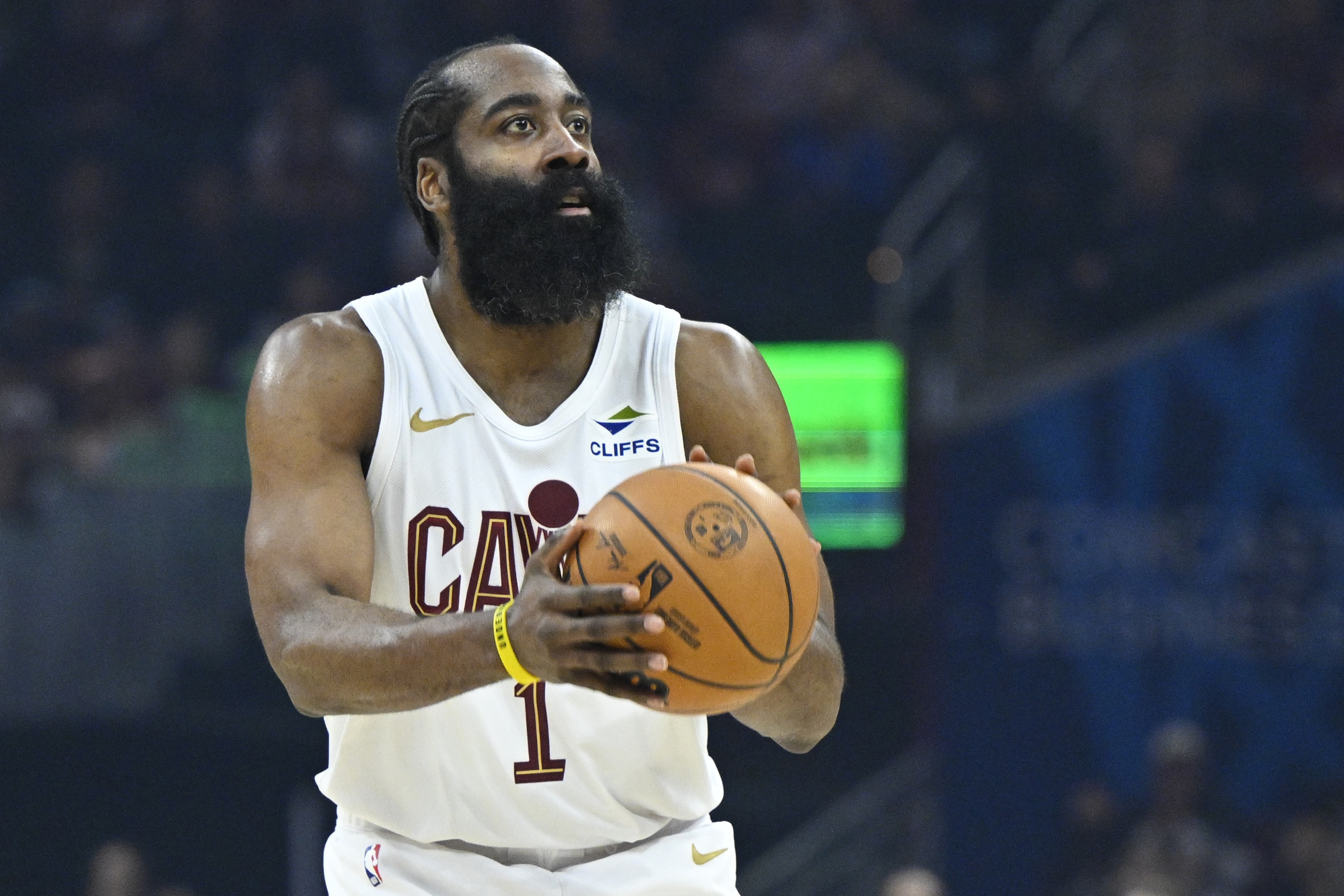 华体会网站-正负值-19最低！哈登半场11中5&amp;三分5中2拿16分5助 有3失误